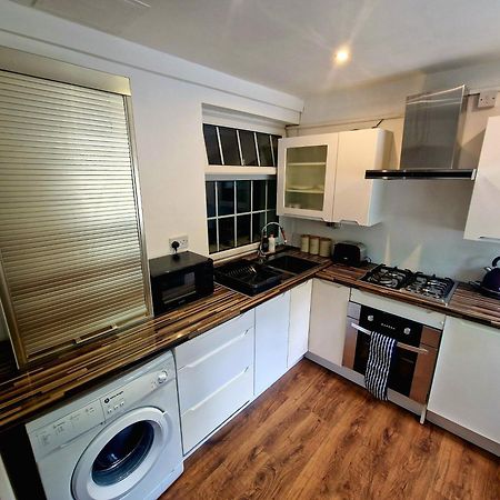 Private Courtyard Apartment In Bradford With Parking Shipley  Exteriör bild