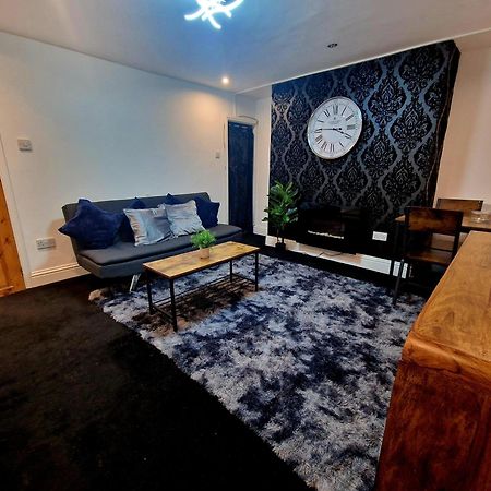 Private Courtyard Apartment In Bradford With Parking Shipley  Exteriör bild