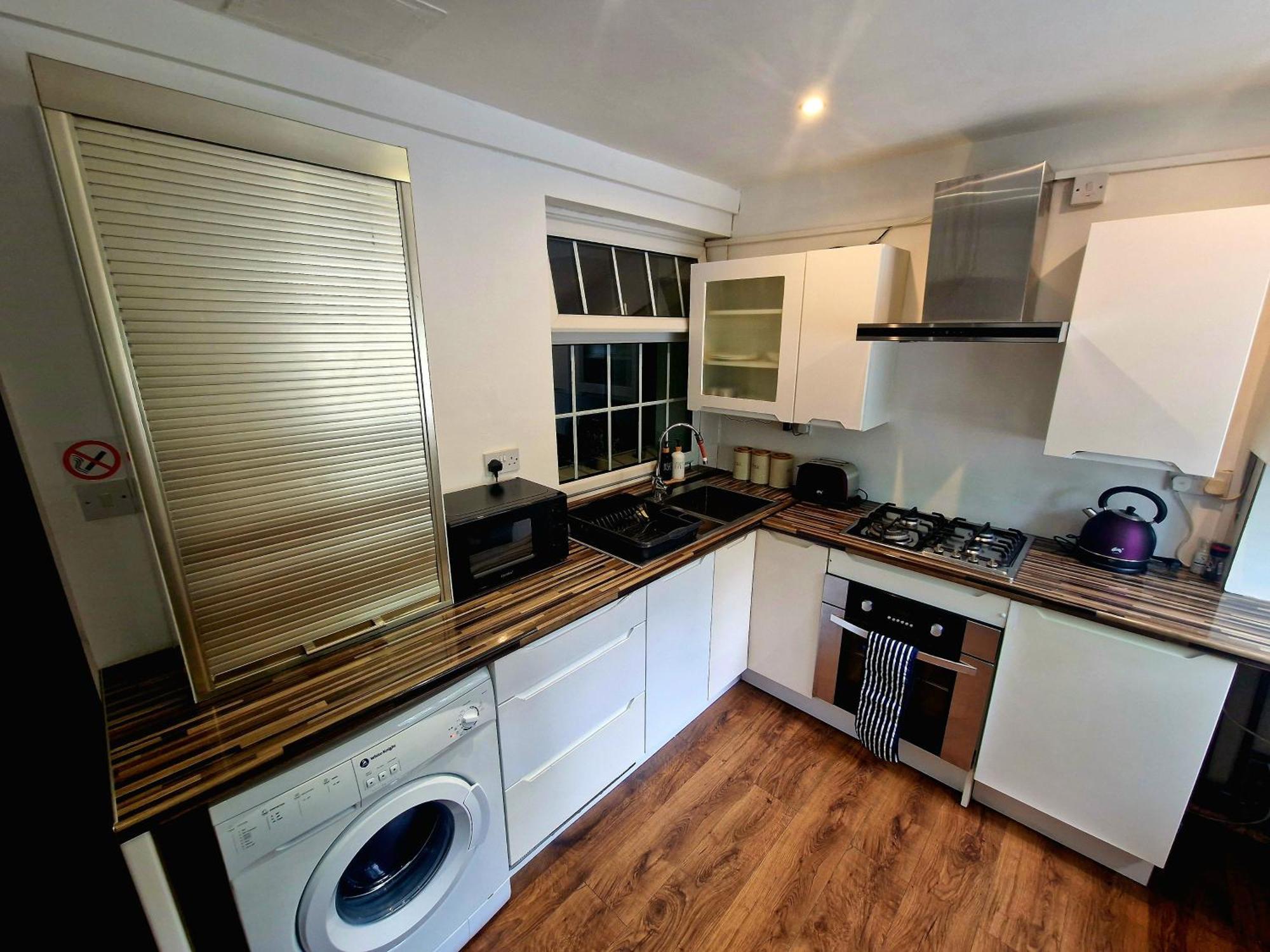 Private Courtyard Apartment In Bradford With Parking Shipley  Exteriör bild