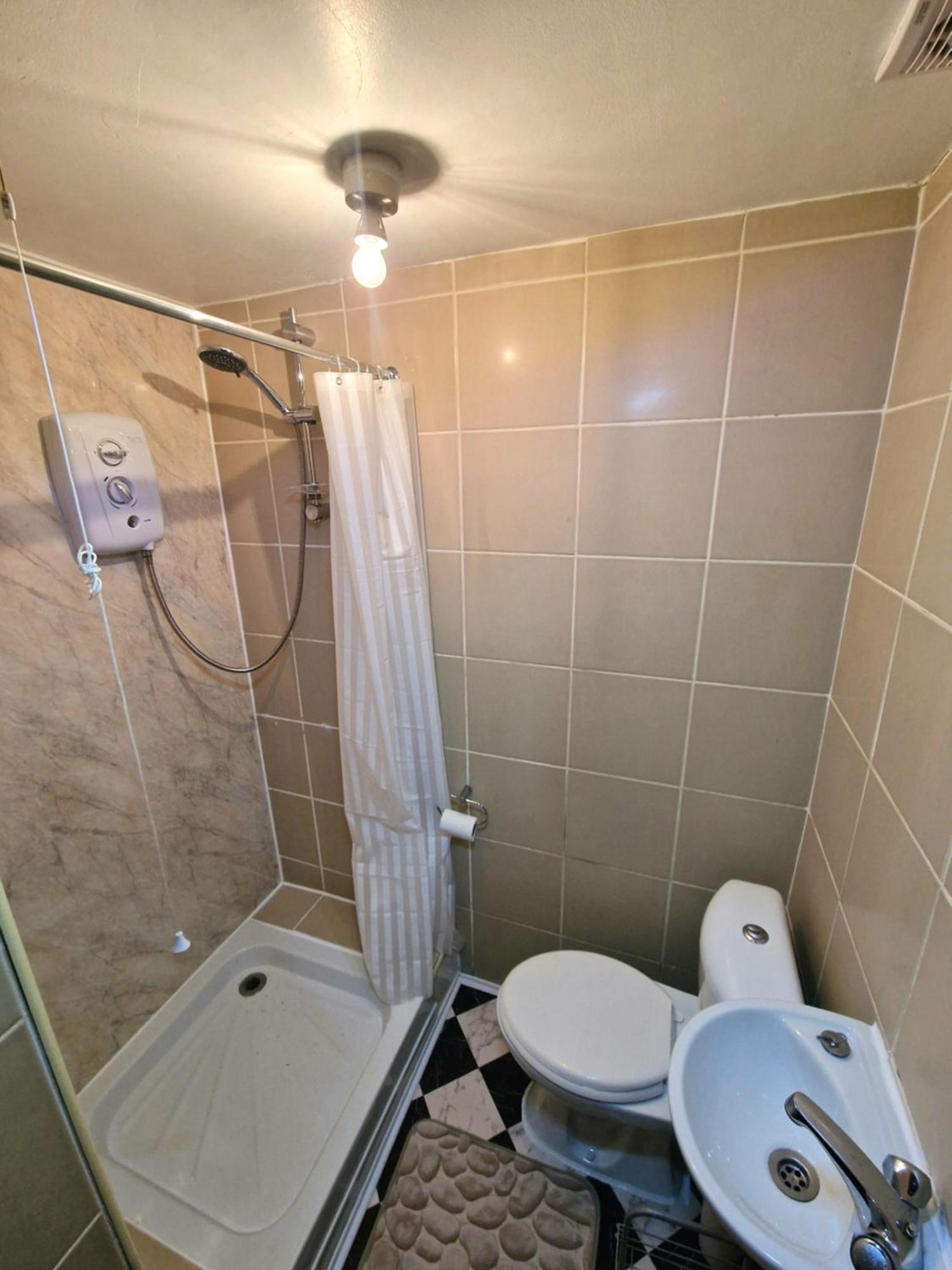 Private Courtyard Apartment In Bradford With Parking Shipley  Exteriör bild
