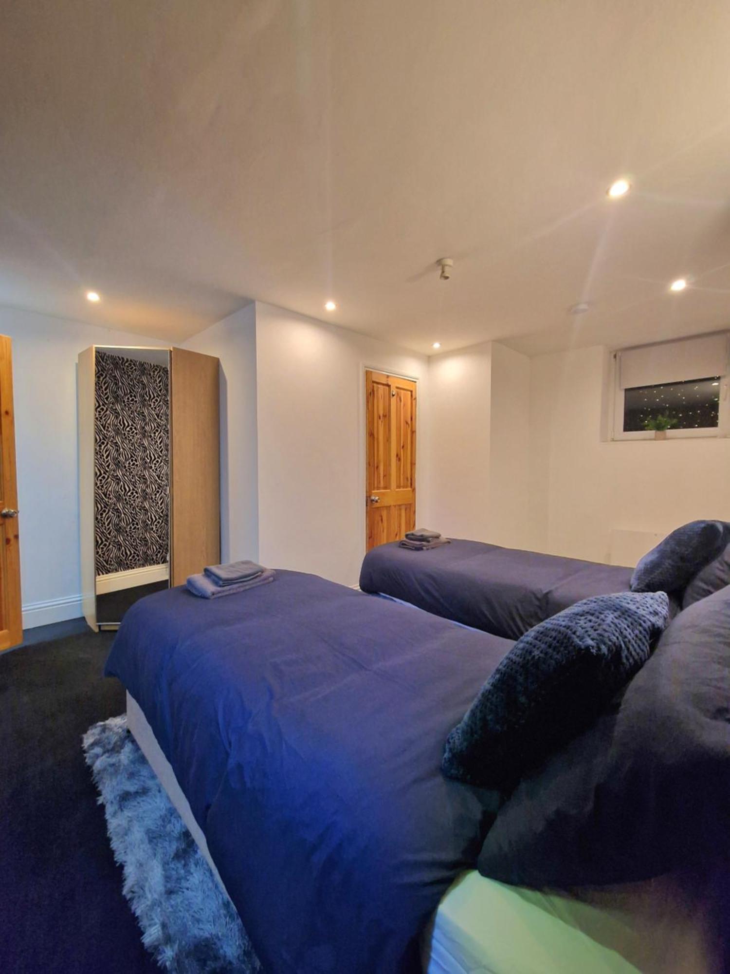 Private Courtyard Apartment In Bradford With Parking Shipley  Exteriör bild