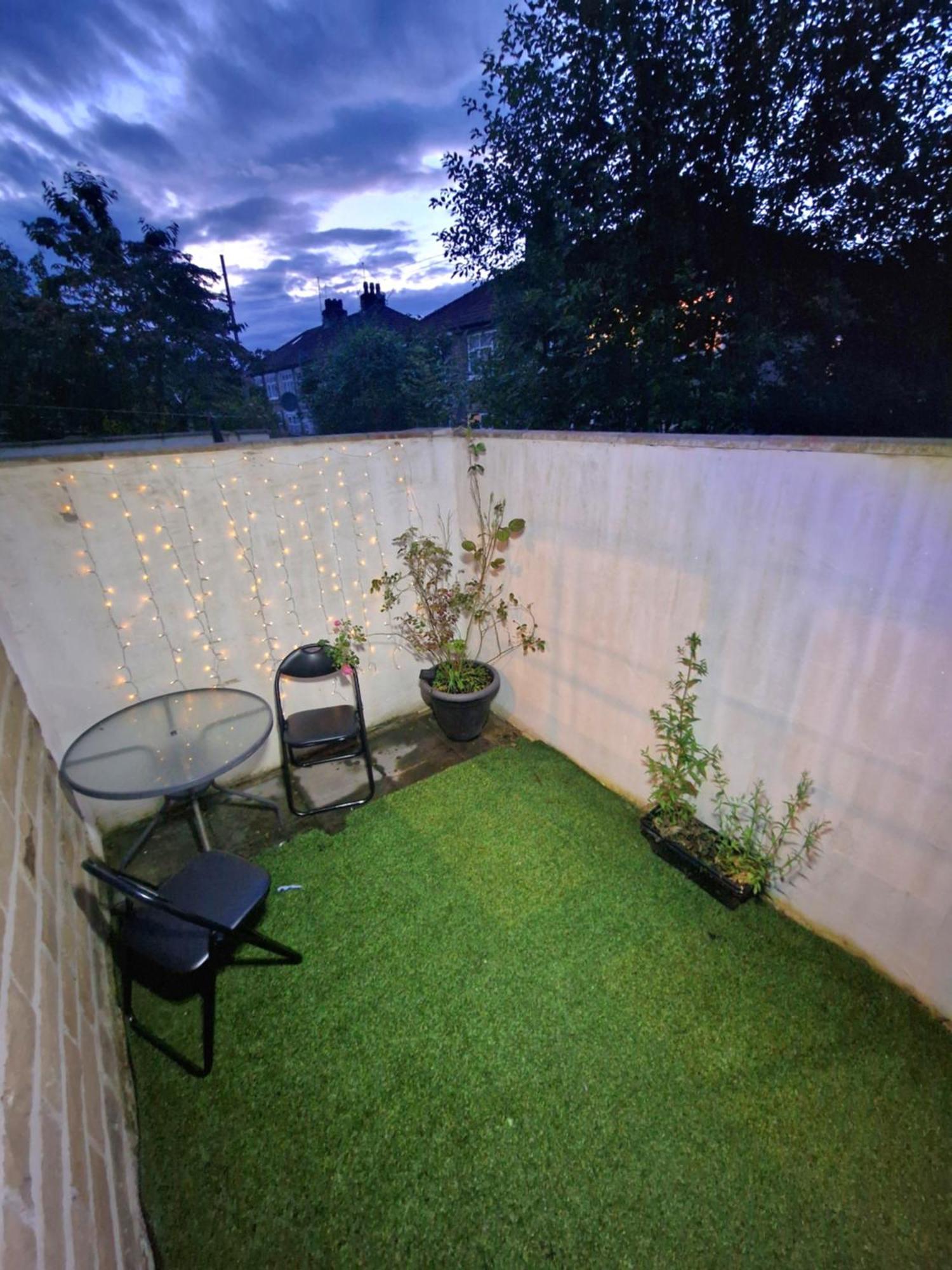 Private Courtyard Apartment In Bradford With Parking Shipley  Exteriör bild