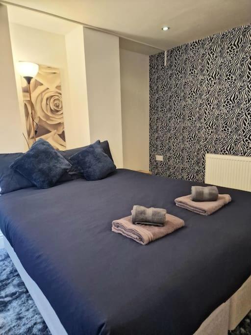 Private Courtyard Apartment In Bradford With Parking Shipley  Exteriör bild