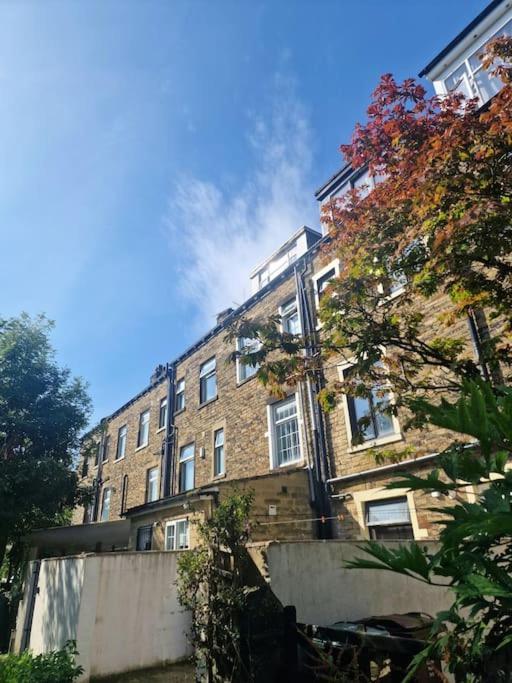 Private Courtyard Apartment In Bradford With Parking Shipley  Exteriör bild